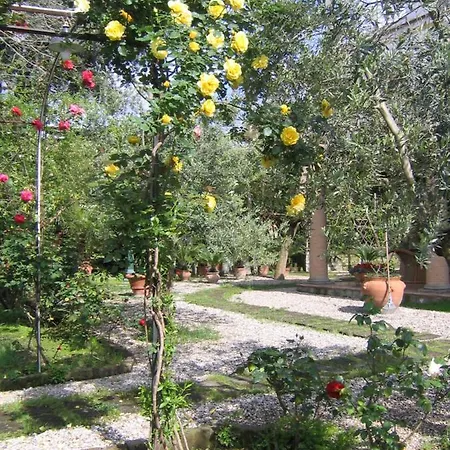 Lidia Bed & Breakfast 4*